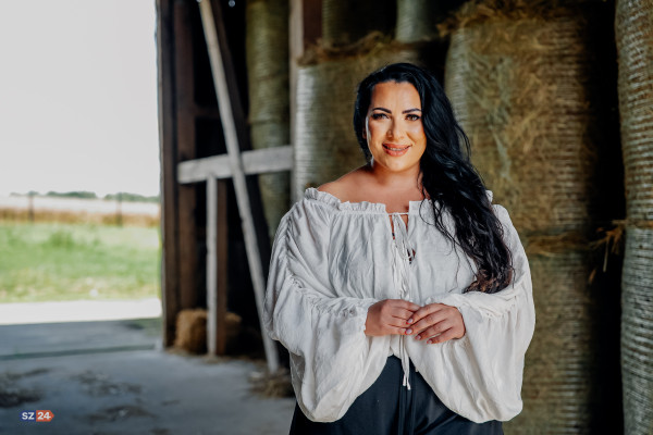 Kaszubska Influencerka - Karolina Stankowska nagrała swój teledysk w Leśnie!