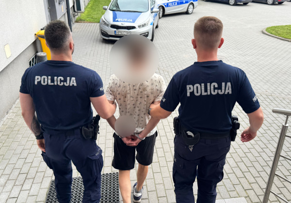  Próba zmuszenia nieletniego do czynności seksualnych i napaść na funkcjonariuszy.