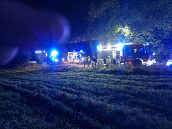 Potrącenie 4 osób w Łebieńskiej Hucie. Jedna z osób poniosła śmierć. 