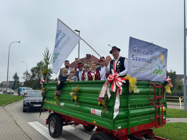 Reprezentanci gminy na Dożynkach Powiatowych i Wojewódzkich.