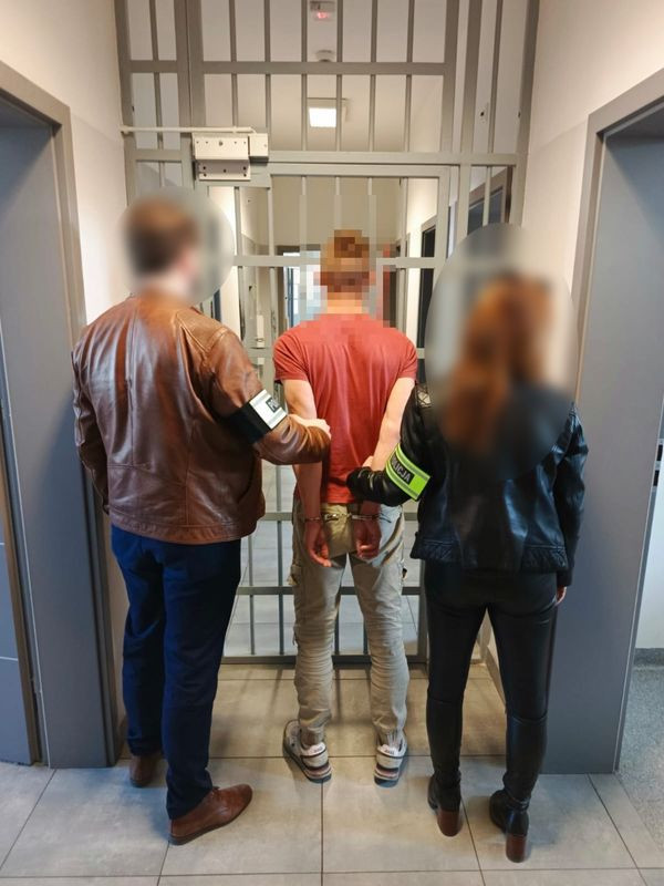 Oszustwa samochodowe. Policja odzyskała auta o wartości 110 tys. zł.