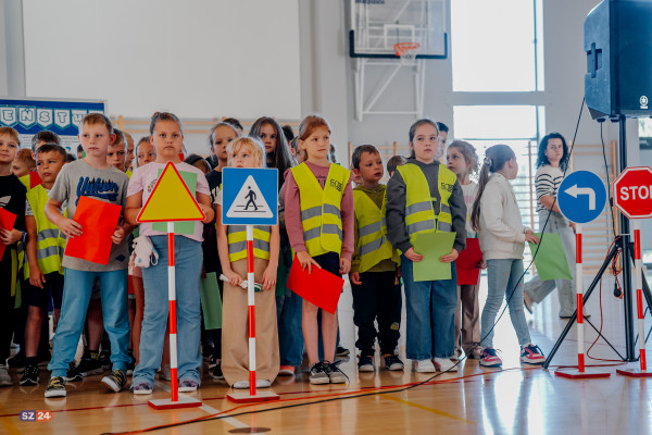 Uczniowie SP w Jeleńskiej Hucie i Kielnie uczyli się bezpiecznych zachowań.