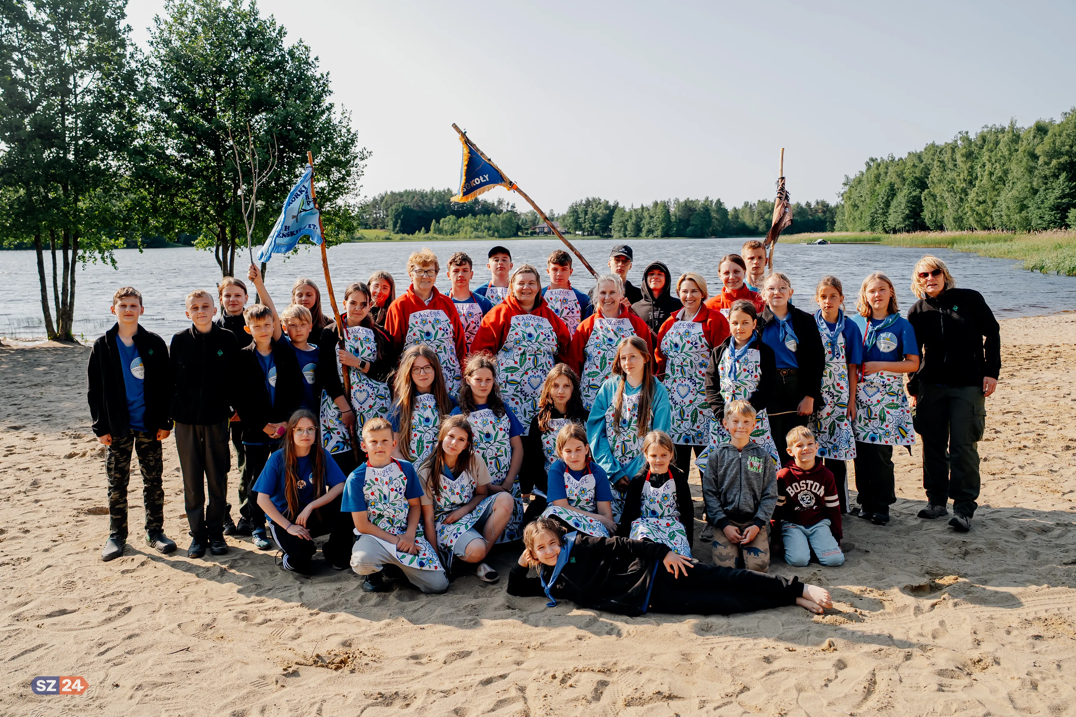 KGW Trzy Korony uczą gotowania na plaży w Kamieniu. 